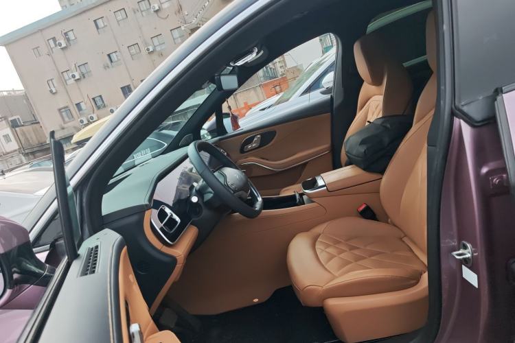 Used Rising R7 2022 High-Performance Advanced Edition Left Front Seat