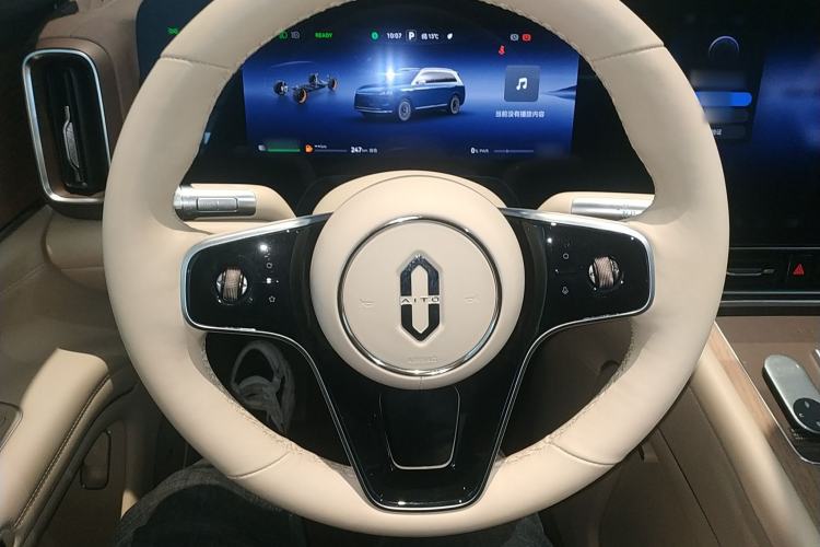 Used Hima AITO M9 2025 Extended-Range Ultra Version 52 kWh 6-Seater
