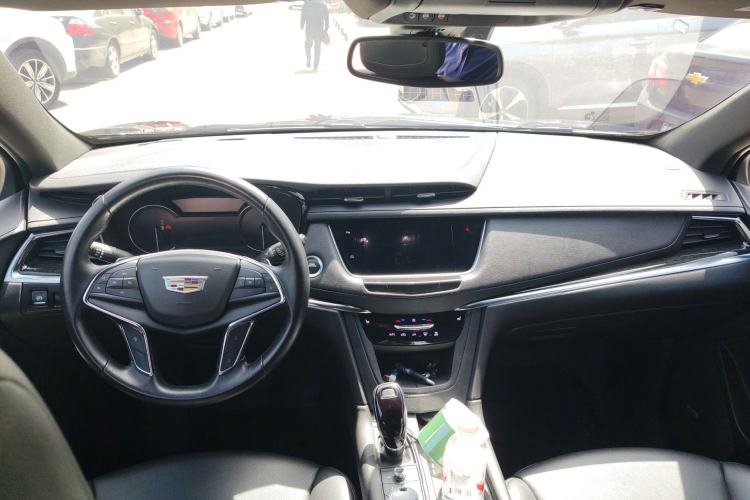 Used Cadillac XT5 2021 2.0T Two-Wheel Drive Luxury Version Center Console