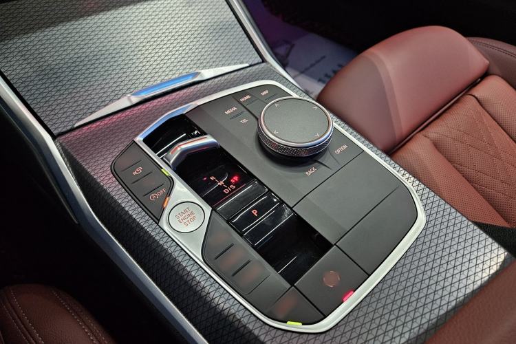 Used BMW 3 Series 2025 330Li M Sport Shadowline Package Gear Lever