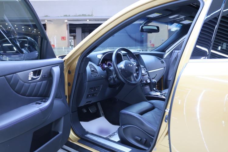 Used Infiniti QX70 2015 3.7L Shadow Edition
