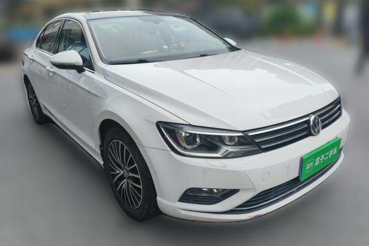 Used Volkswagen Lamando 2017 280TSI DSG Luxury Edition Front Right 45 Deg