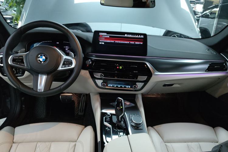 Used BMW 5 Series 2022 Second Facelift 540i Sport Line M Sport Package Center Console