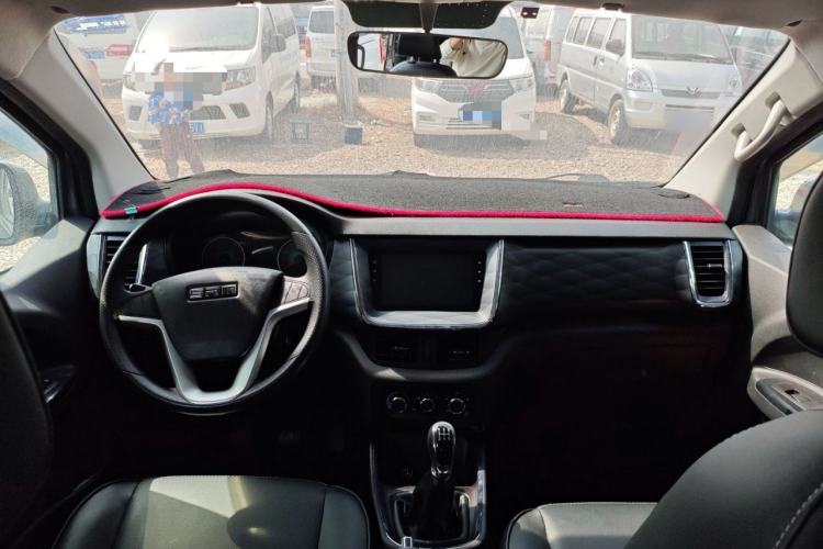 Used Jinbei Gold Hiace 2023 1.5L Passenger Vehicle Engineering Lion 5/6/7 Seater Center Console