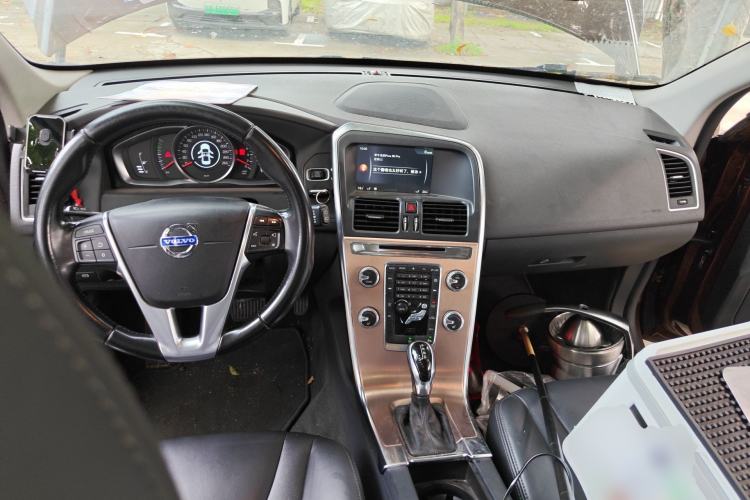 Used Volvo XC60 2015 T5 Smart Upgrade Model Center Console