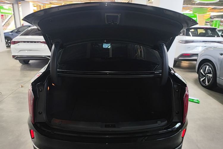 Used Hongqi E-QM5 2022 431 km Charge & Enjoy Edition Trunk