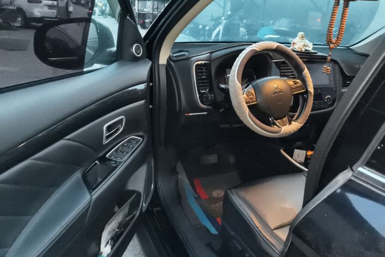 Used Mitsubishi Outlander 2019 2.4L 4x4 Zhi Xiang Edition 5 Seats China V Emission Standard
