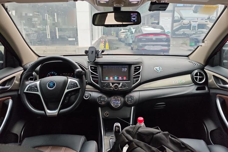 Used BYD Song New Energy 2017 Song DM 1.5TID All-Wheel Drive Luxury Model Center Console