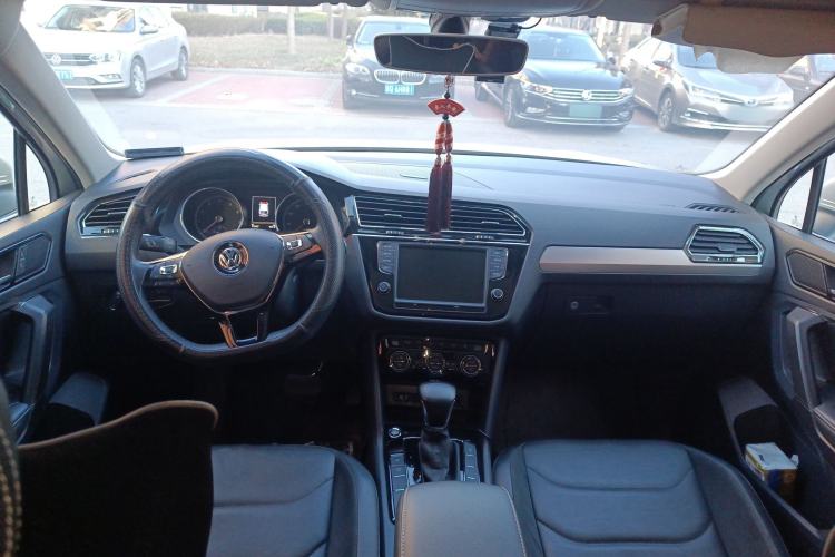 Used Volkswagen Tiguan L 2018 330TSI Automatic Two-Wheel Drive Luxury Edition Center Console