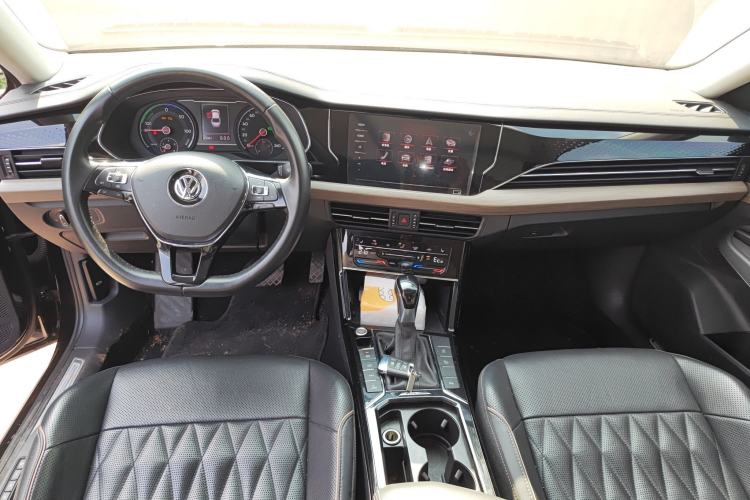 Used Volkswagen Passat New Energy 2020 430 PHEV Hybrid Luxury Edition China VI Standard Center Console