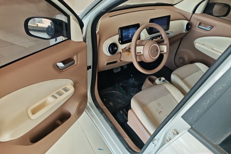 Used Wuling Hongguang MINIEV 2025 Four-Door Version Premium Edition Driver Seat