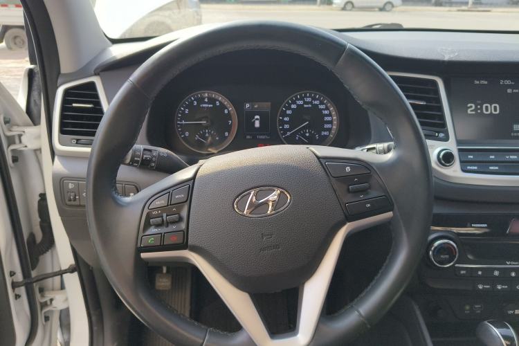 Used Hyundai Tucson 2015 1.6T Dual-Clutch Two-Wheel-Drive Smart Model Steering Wheel