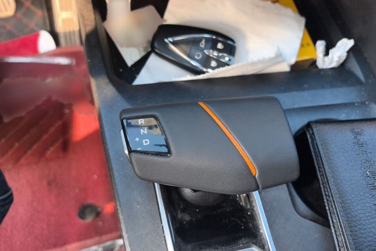 Used CHANGAN UNI-V 2025 1.5T 500Bar Prestige Sporty Version Gear Lever