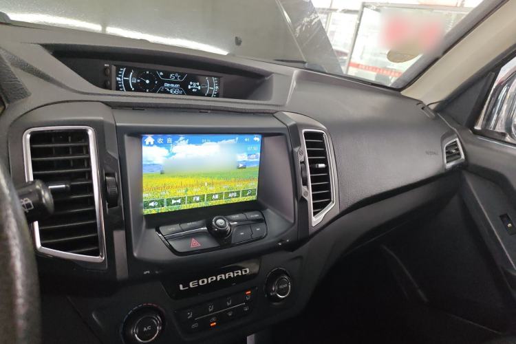 Used Leopaard Q6 2015 2.4L Manual 4x4 Excellence Edition Center Console