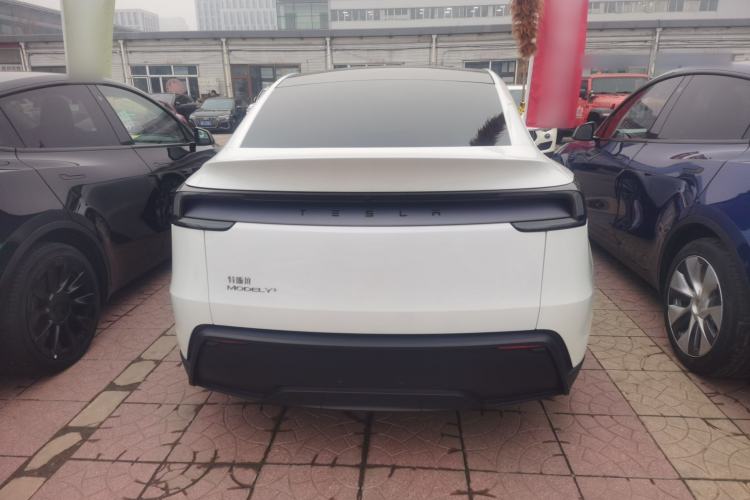 Used Tesla Model Y 2025 Long-Range All-Wheel-Drive Version
