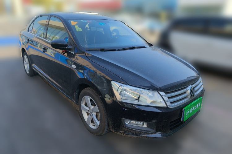 Used Volkswagen Santana 2015 1.6L Manual Comfort Edition Front Right 45 Deg