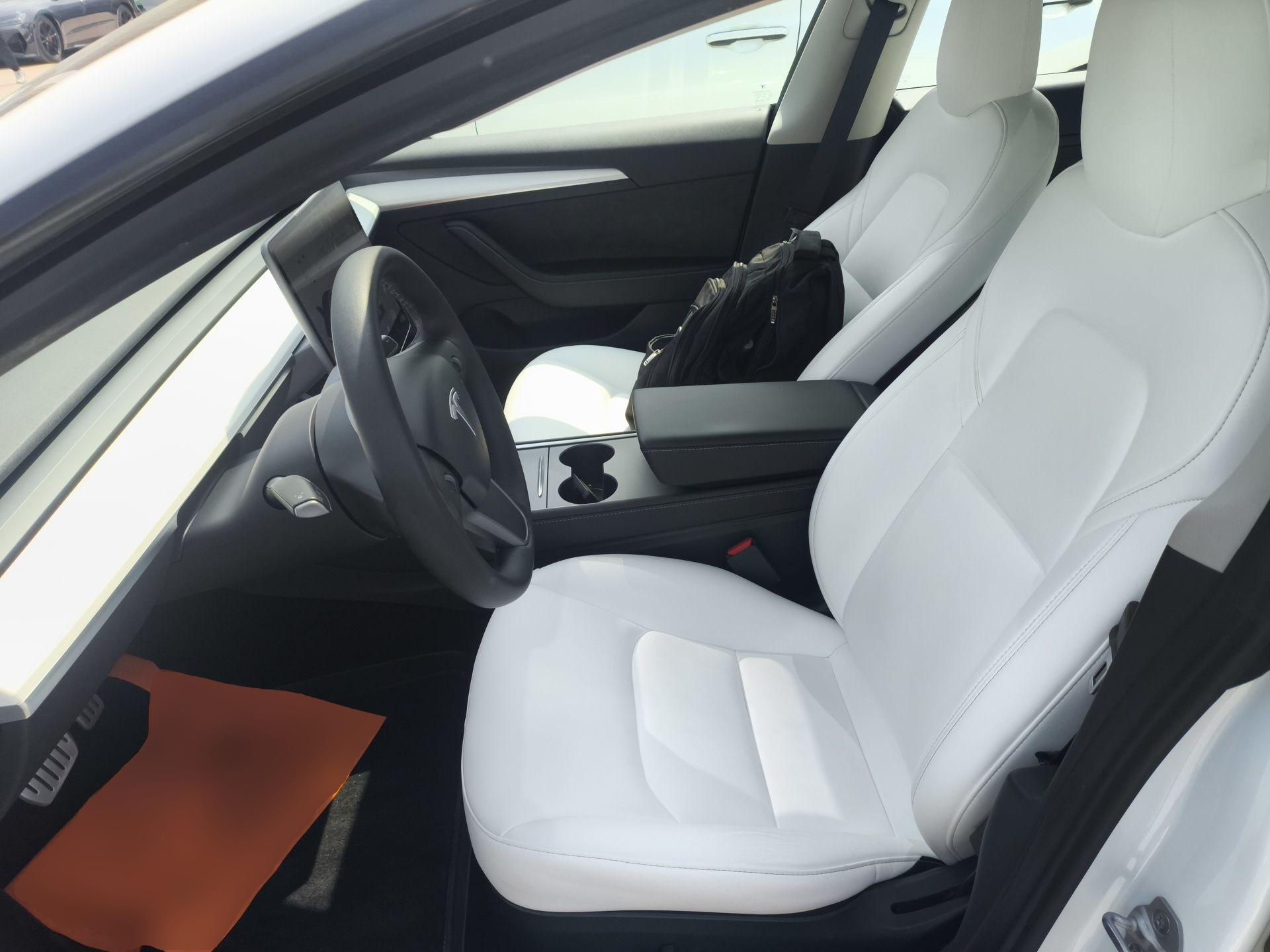 Переднее сиденье в автомобиле