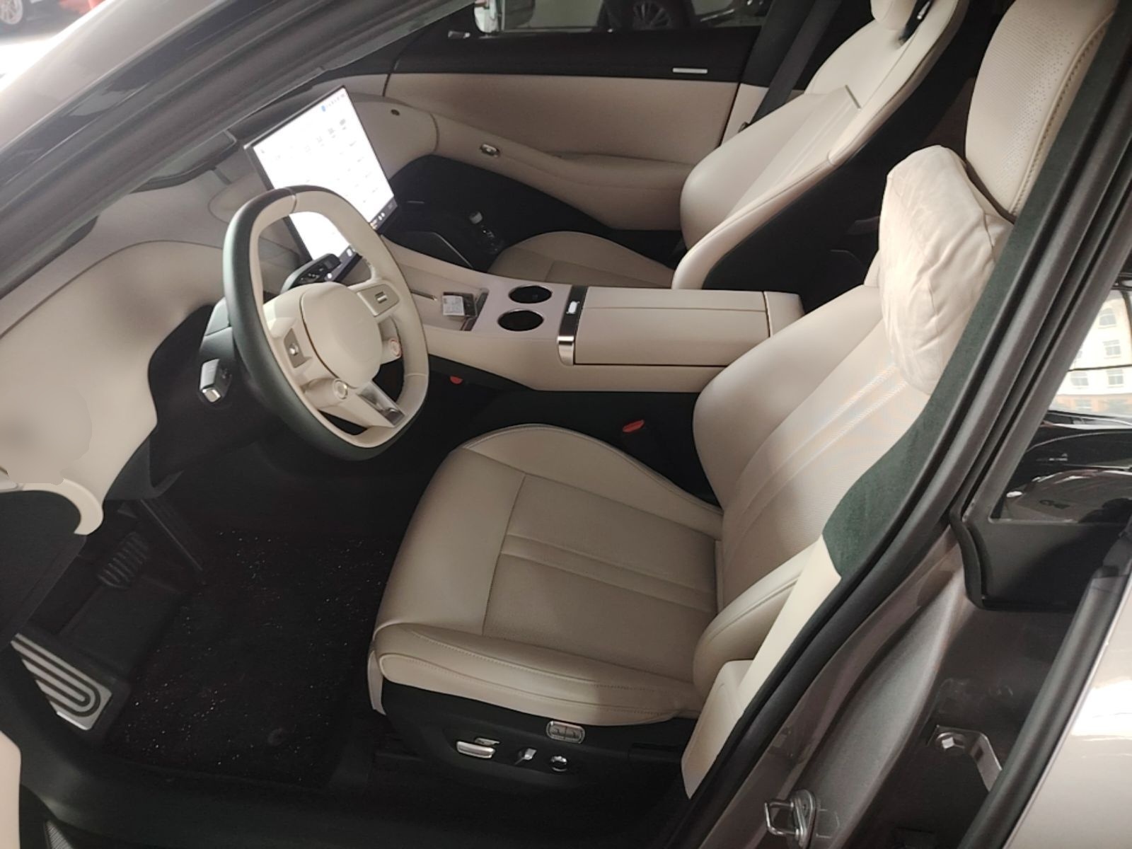 Xiaomi Auto YU7 2025 Ultra-Long Range High-Performance All-Wheel-Drive Max Edition — снимка 17