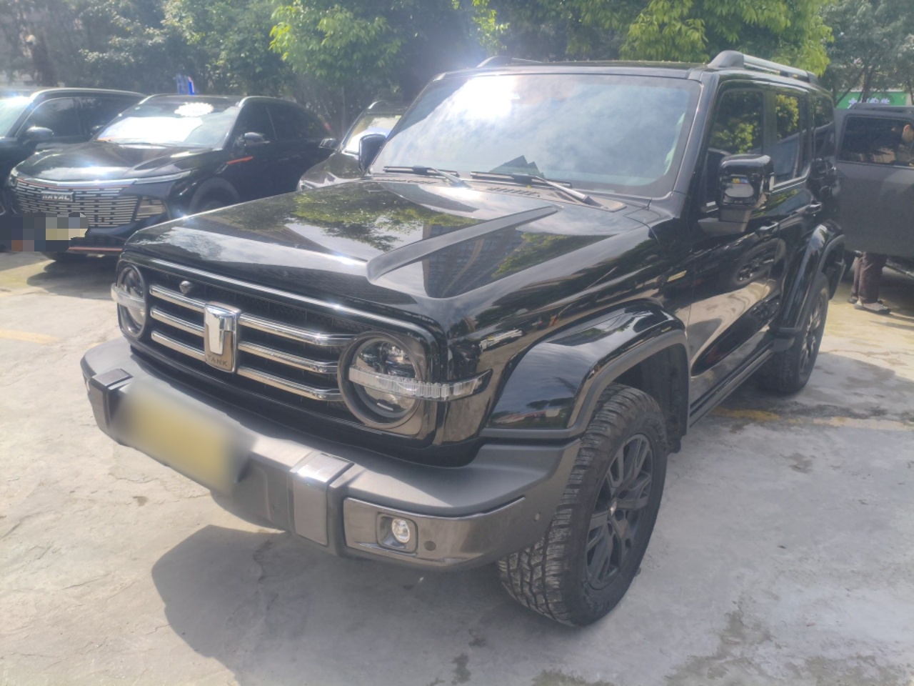 Под передней частью автомобиля