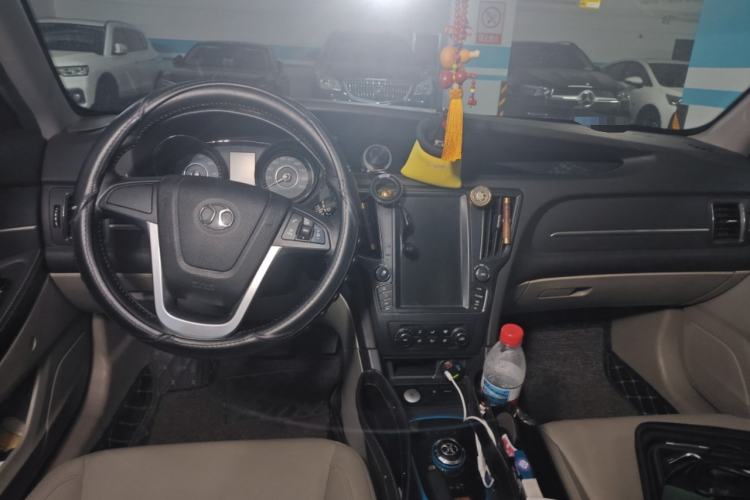 Used BAIC New Energy EU 2016 EU260 Enjoy Edition Center Console