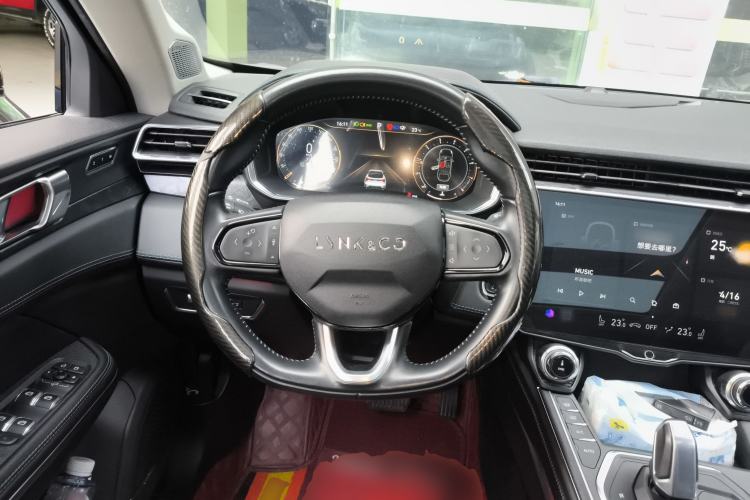 Used Lynk & Co 05 2020 2.0TD Two-Wheel Drive Shine Halo Steering Wheel