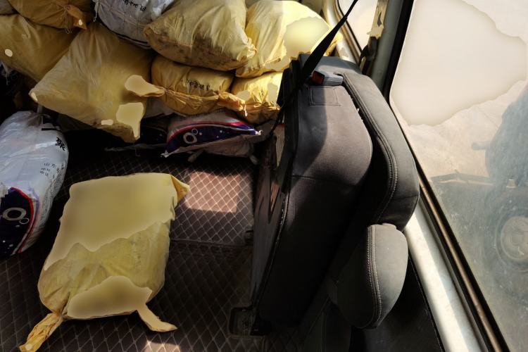 Used SAIC MAXUS Xintu V80 2017 2.5T AMT Aoyuntong China IV Short Wheelbase Mid-Roof 5/6/10-Seater
