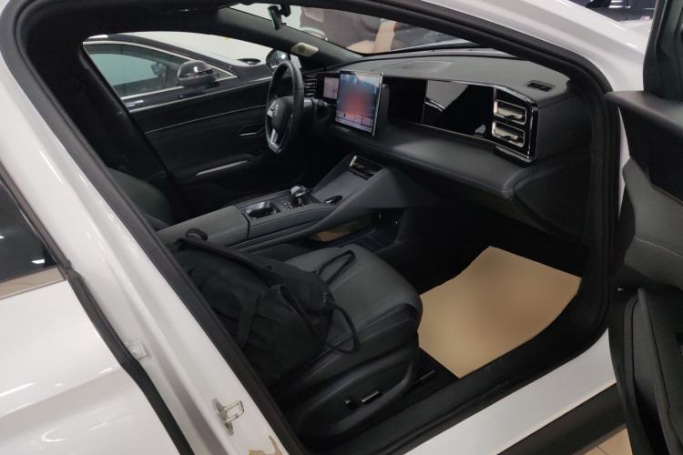 Used BYD Qin L 2025 DM-i Smart Drive 120KM Superior Model Right Front Seat