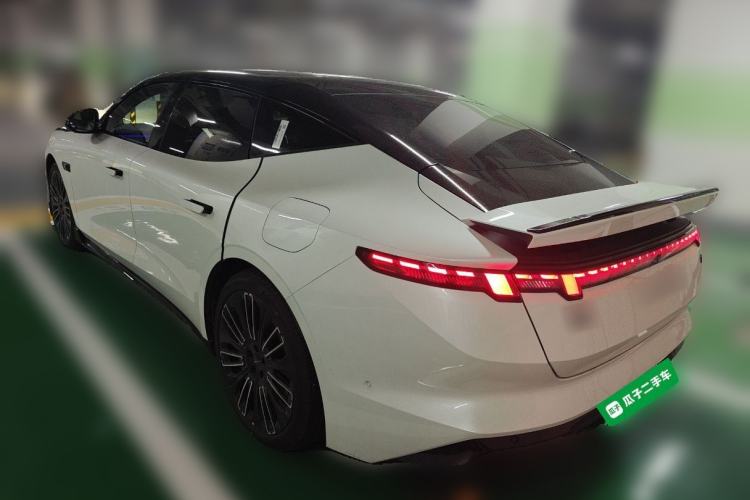 Used Lynk & Co 10 EM-P 2025 Facelifted Model 240 All-Wheel Drive Ultra Exterior 3