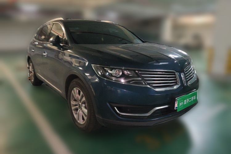 Used Lincoln MKX 2015 2.0T Two-Wheel Drive Deluxe Edition Front Right 45 Deg