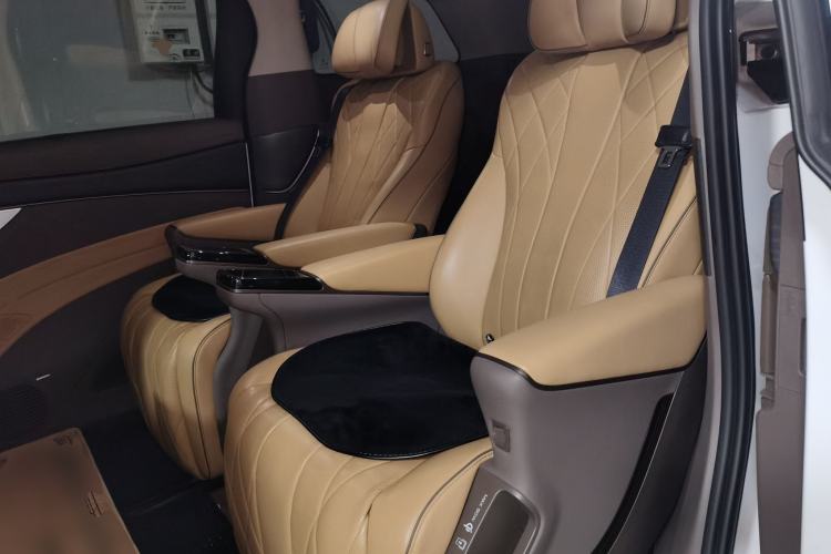 Used Denza D9 2022 DM-i 970 Four-Wheel Drive Prestige Model