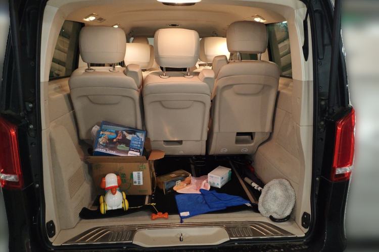 Used Mercedes-Benz V-Class 2022 V 260 Avantgarde Edition Trunk