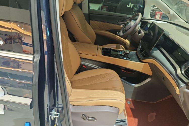 Used Denza D9 2022 DM-i 970 Four-Wheel Drive Flagship Model Right Front Seat