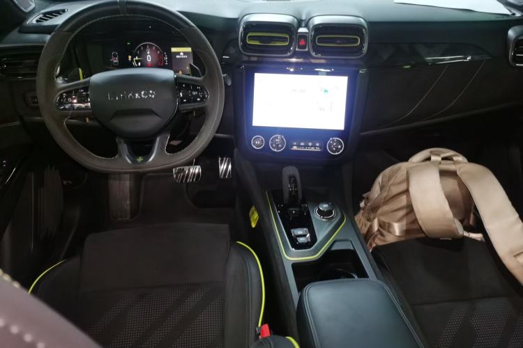 Used Lynk & Co 03 2022 03+ 2.0TD Automatic Wind-Chasing Edition Center Console