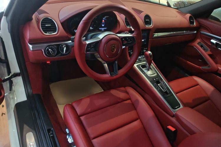 Used Porsche 718 2022 Boxster 2.0T Center Console