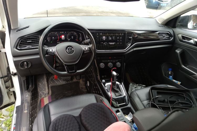 Used Volkswagen T-ROC 2022 280TSI DSG Two-Wheel Drive Comfort PLUS Center Console