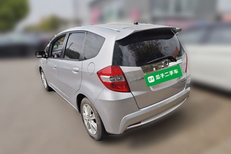 Used Honda Fit 2011 1.5L manual luxury version
