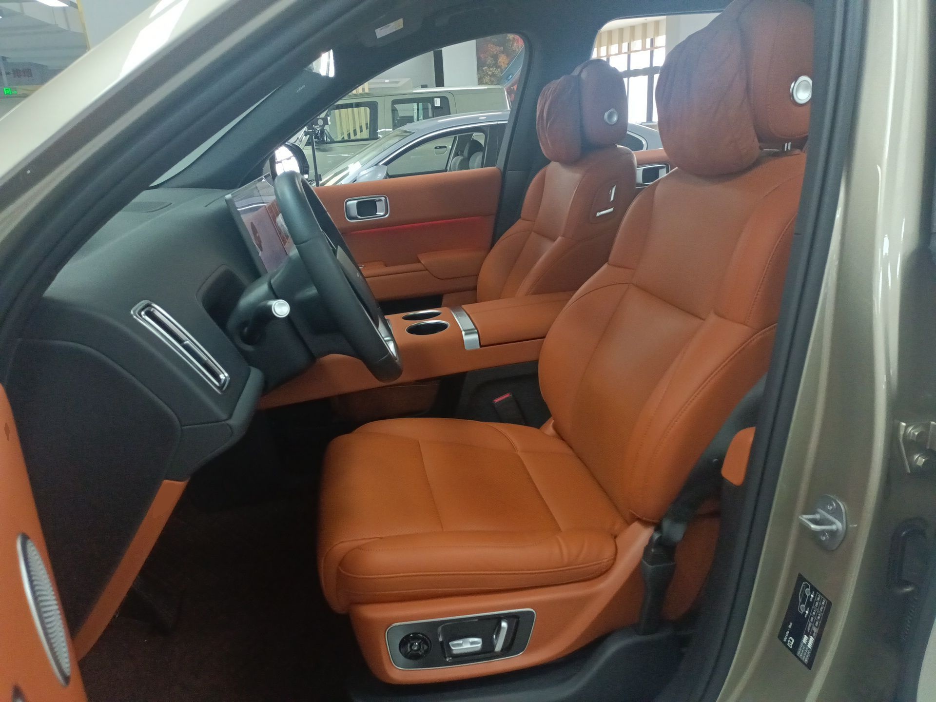 المقاعد الأمامية داخل السيارة