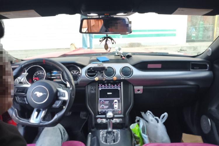 Used Ford Mustang 2015 2.3T Automatic U.S.-Spec Version Center Console