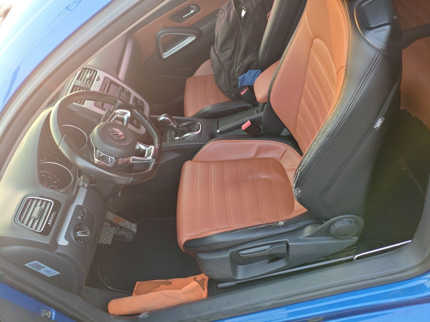 المقاعد الأمامية داخل السيارة