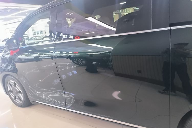 Used Geely Galaxy LEVC L380 2024 140-Degree 6-Seater All-Wheel-Drive Ultra