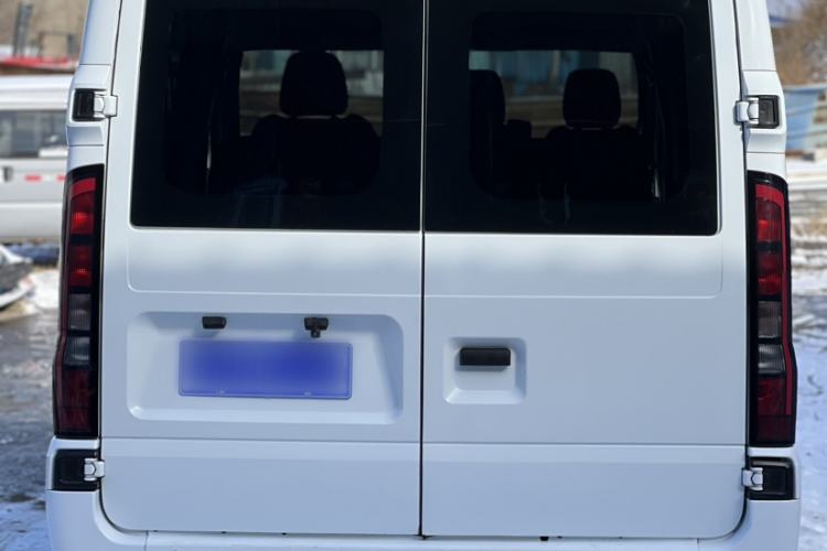 Used JMC Fushun 2023 2.0T Manual Short-Wheelbase Low-Roof Commercial Multi-Purpose Passenger Vehicle 6 Seats with Dual-Opening Tailgate