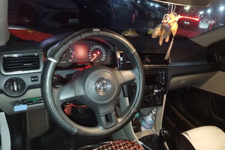 Used Volkswagen Santana 2013 1.6L Manual Luxury Edition Center Console