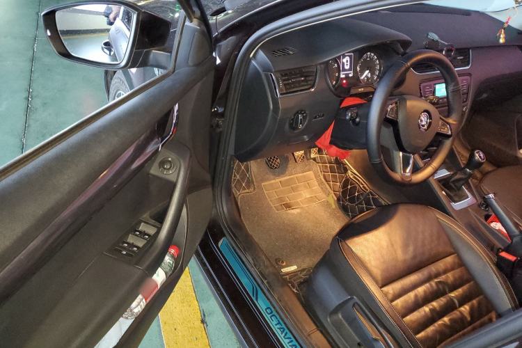 Used Skoda Octavia 2017 1.6L Manual Smart Drive Edition