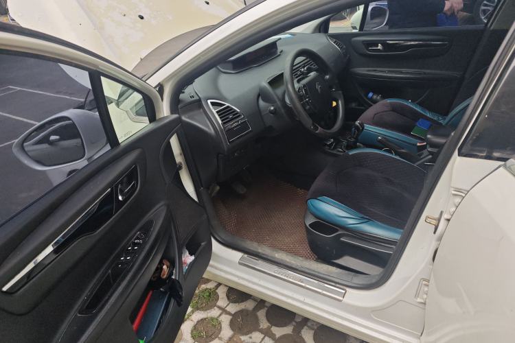 Used Citroen C-Quatre 2013 1.6L Manual Prestige CNG Model Driver Seat