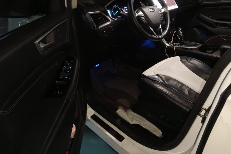 Used Ford Edge 2016 EcoBoost 245 Two-Wheel-Drive Titanium 7-Seater