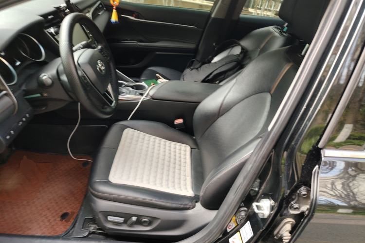 Used Toyota Camry 2018 2.0G Luxury Edition
