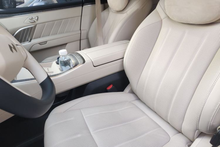 Used ONVO Luxeed L90 2025 Model—Max Six-Seater Version
