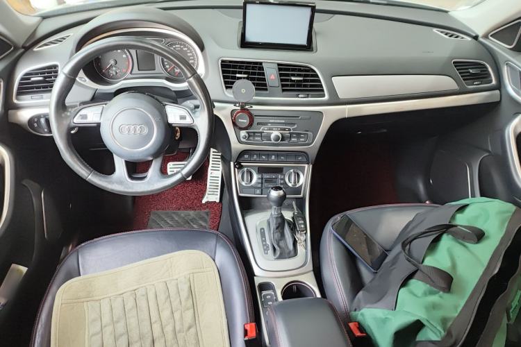 Used Audi Q3 2015 30 TFSI Ambition Edition Center Console