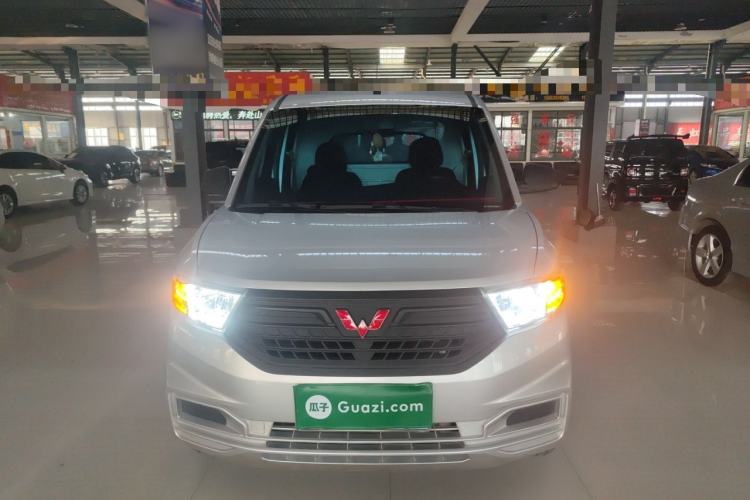 Used Wuling Hongguang V 2022 1.5L Jingqu Edition Enclosed-Window Vehicle with Electric Power Steering LAR