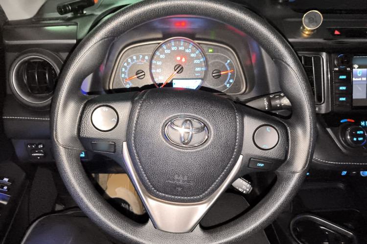 Used Toyota RAV4 2016 2.0L CVT Two-Wheel Drive Fashion Edition China V Standard